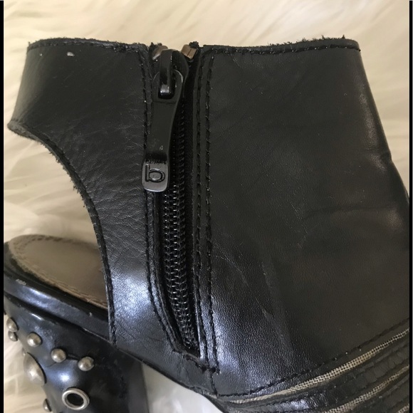 🚨 Booties Alert 🚨 - Picture 3 of 4